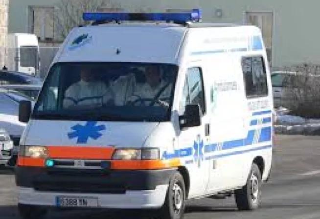 visuel ambulance sur route