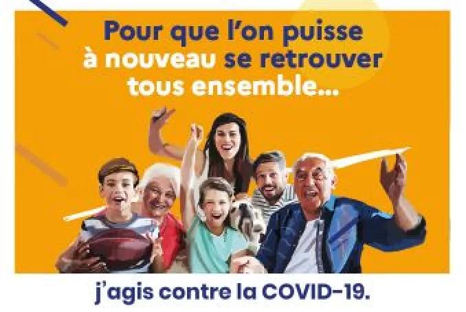 personnes heureuses de se retrouver ensemble